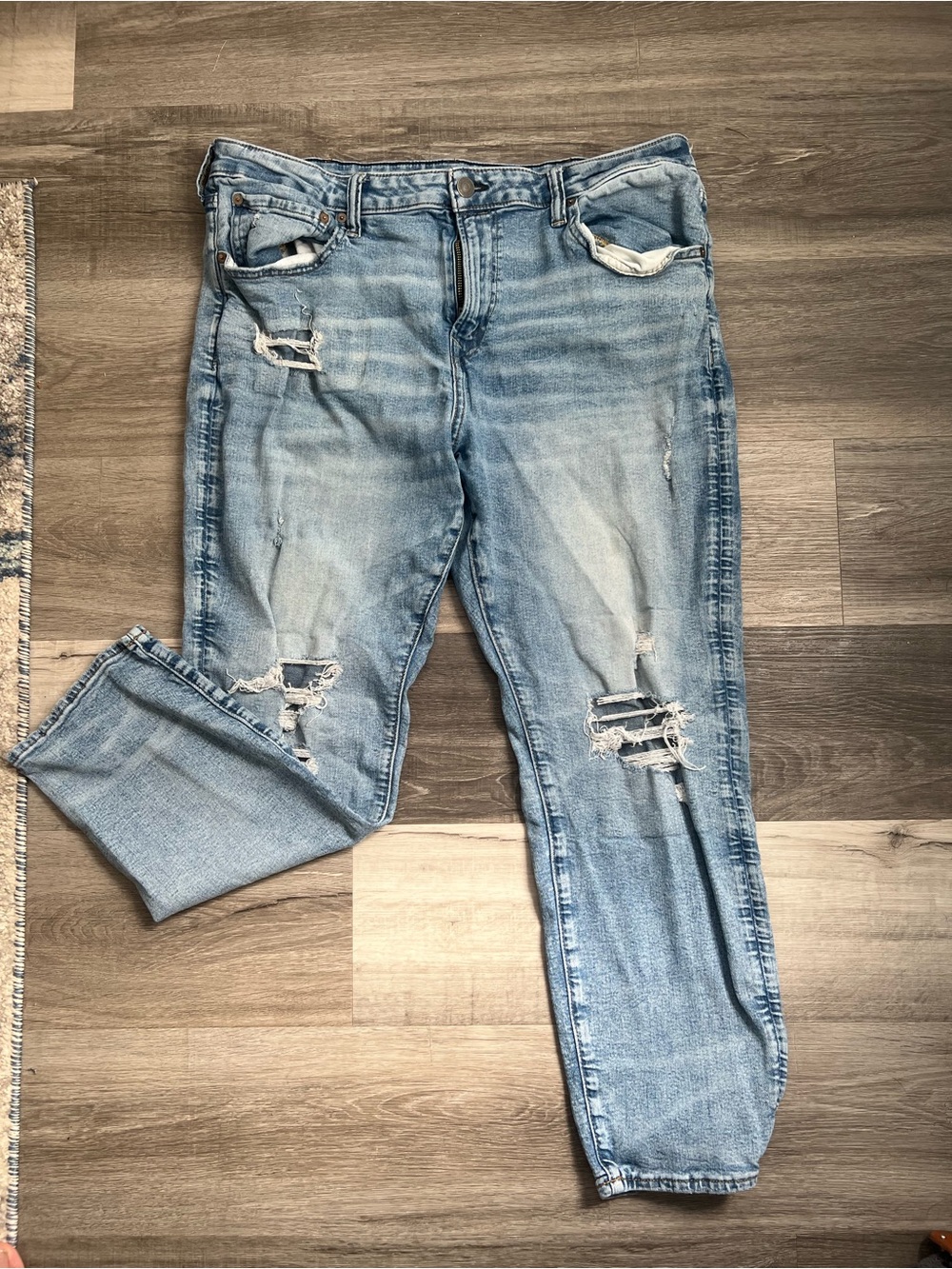 Distressed Light Blue men’s Levi  Jeans